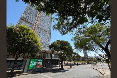 Vista do prédio com a Praça Raul Soares de apartamento à venda com 1 quarto, 60m² em Santo Agostinho, Belo Horizonte