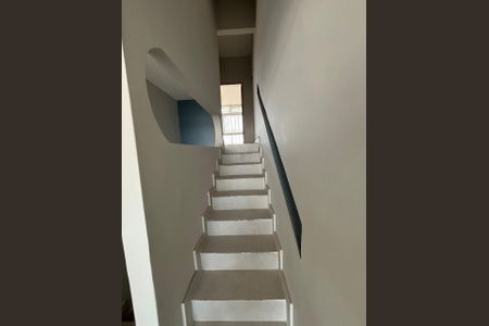 Apartamento à venda com 60m², 1 quarto e sem vaga Apartamento à venda com 60m², 1 quarto e sem vagaEscada Alvenaria acabamento Porcelanato