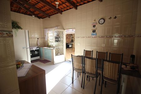 Casa à venda com 400m², 5 quartos e 6 vagasCozinha