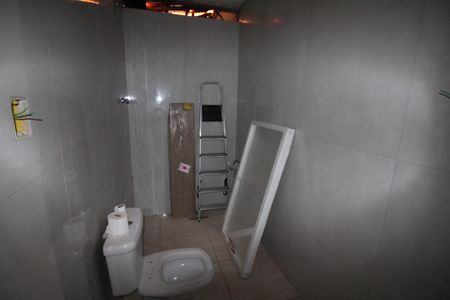 Casa à venda com 400m², 5 quartos e 6 vagasBanheiro do Quarto 2