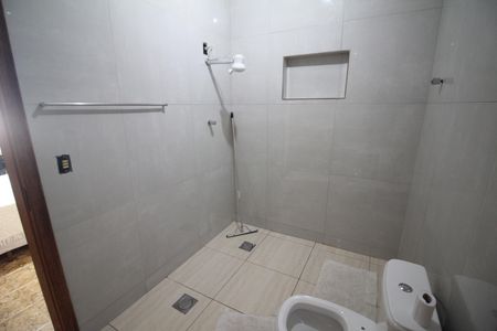 Casa à venda com 400m², 5 quartos e 6 vagasBanheiro do Quarto 4