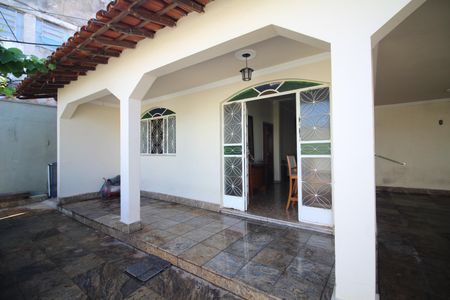 Casa à venda com 400m², 5 quartos e 6 vagasQuintal