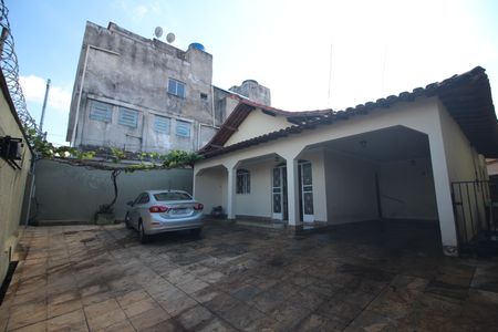 Casa à venda com 400m², 5 quartos e 6 vagasQuintal