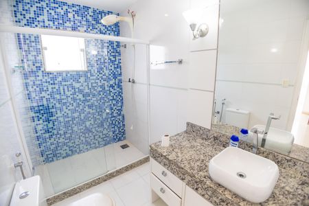 Casa de condomínio para alugar com 600m², 3 quartos e 2 vagasBanheiro da Suíte 2