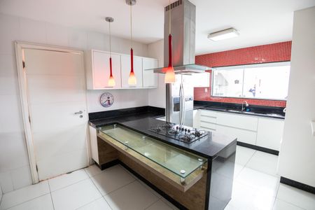 Casa de condomínio para alugar com 600m², 3 quartos e 2 vagasCozinha