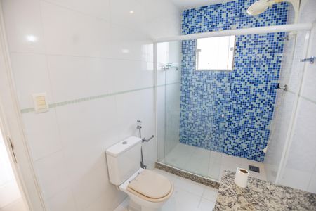 Casa de condomínio para alugar com 600m², 3 quartos e 2 vagasBanheiro da Suíte 2