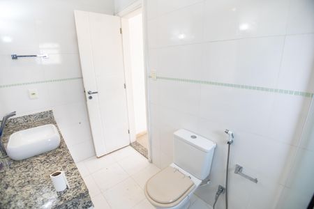 Casa de condomínio para alugar com 600m², 3 quartos e 2 vagasBanheiro da Suíte 2