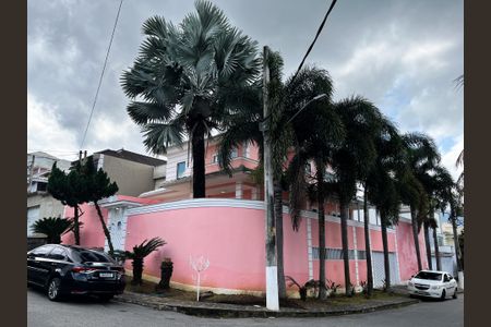 Casa de condomínio para alugar com 600m², 3 quartos e 2 vagasFachada