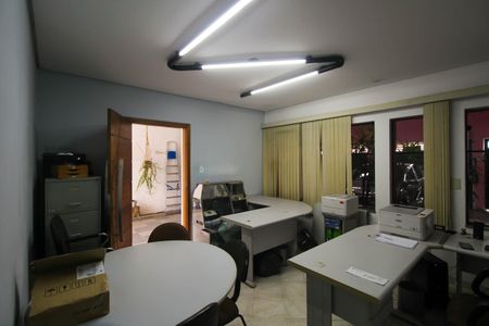 Casa à venda com 150m², 4 quartos e 4 vagas Casa à venda com 150m², 4 quartos e 4 vagasEscritório