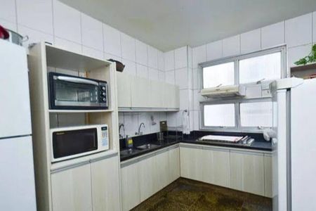 Apartamento à venda com 185m², 4 quartos e 2 vagas Apartamento à venda com 185m², 4 quartos e 2 vagasCozinha