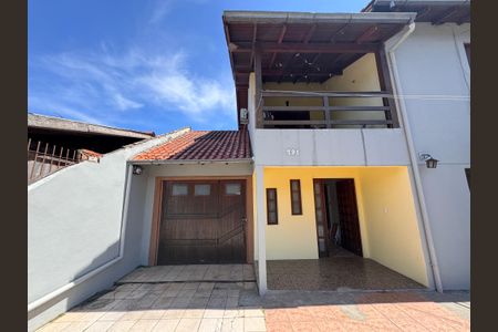 Casa à venda com 300m², 2 quartos e 2 vagas Casa à venda com 300m², 2 quartos e 2 vagasÁrea comum
