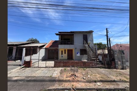 Casa à venda com 300m², 2 quartos e 2 vagas Casa à venda com 300m², 2 quartos e 2 vagasFachada