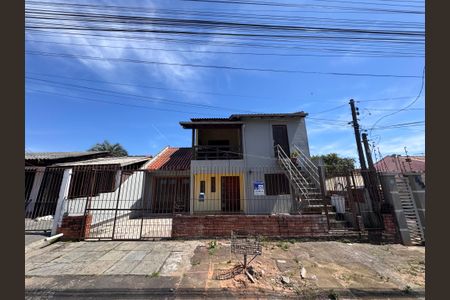 Casa à venda com 300m², 2 quartos e 2 vagas Casa à venda com 300m², 2 quartos e 2 vagasFachada