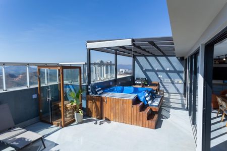 Apartamento à venda com 240m², 2 quartos e 2 vagas Apartamento à venda com 240m², 2 quartos e 2 vagasÁrea externa