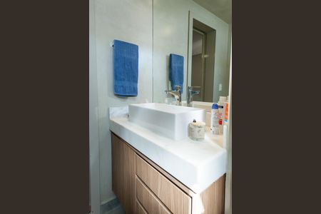 Apartamento à venda com 240m², 2 quartos e 2 vagas Apartamento à venda com 240m², 2 quartos e 2 vagasBanheiro da Suíte