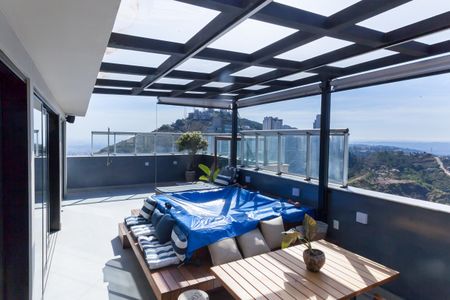 Apartamento à venda com 240m², 2 quartos e 2 vagas Apartamento à venda com 240m², 2 quartos e 2 vagasÁrea externa