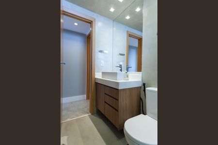 Apartamento à venda com 240m², 2 quartos e 2 vagas Apartamento à venda com 240m², 2 quartos e 2 vagasBanheiro Social