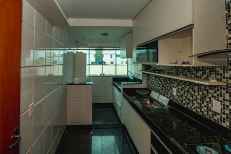 Apartamento para alugar com 80m², 2 quartos e 2 vagasCozinha