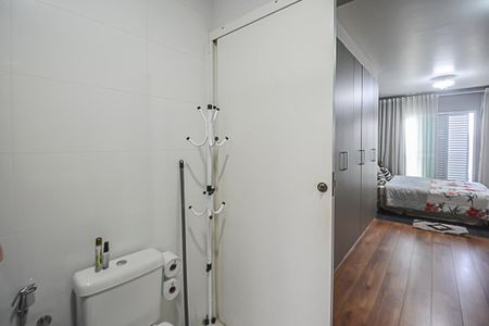 Casa à venda com 256m², 3 quartos e 6 vagasBanheiro da Suíte 1