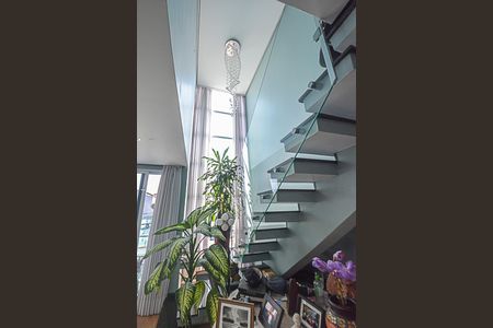 Casa à venda com 256m², 3 quartos e 6 vagasEscada