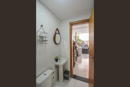 Casa à venda com 256m², 3 quartos e 6 vagasBanheiro de Serviço