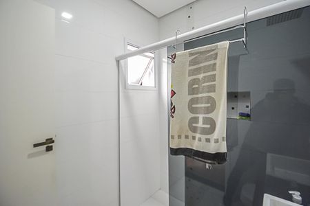 Casa à venda com 256m², 3 quartos e 6 vagasBanheiro da Suíte 2