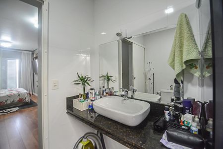 Casa à venda com 256m², 3 quartos e 6 vagasBanheiro da Suíte 1