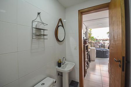 Casa à venda com 256m², 3 quartos e 6 vagasBanheiro de Serviço