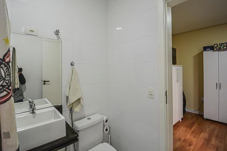 Casa à venda com 256m², 3 quartos e 6 vagasBanheiro da Suíte 2