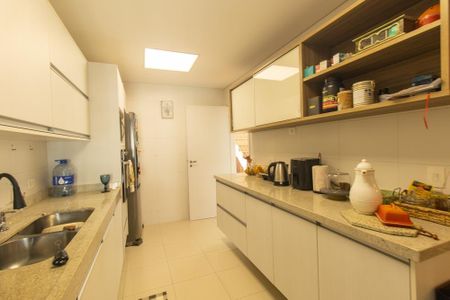 Apartamento para alugar com 189m², 4 quartos e 3 vagas Apartamento para alugar com 189m², 4 quartos e 3 vagasCozinha