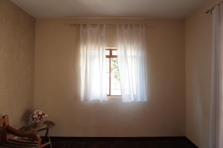 Sala de casa à venda com 2 quartos, 351m² em Glória, Belo Horizonte