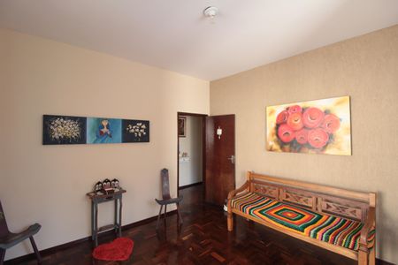 Sala de casa à venda com 2 quartos, 351m² em Glória, Belo Horizonte