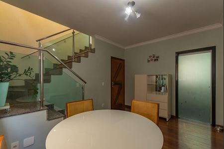 Apartamento à venda com 200m², 4 quartos e 2 vagas Apartamento à venda com 200m², 4 quartos e 2 vagasSala