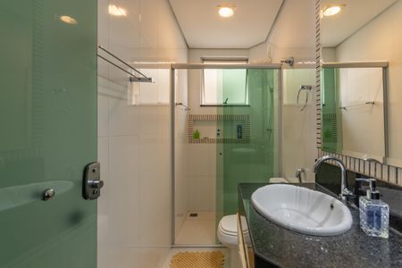 Apartamento à venda com 200m², 4 quartos e 2 vagas Apartamento à venda com 200m², 4 quartos e 2 vagasBanheiro Social