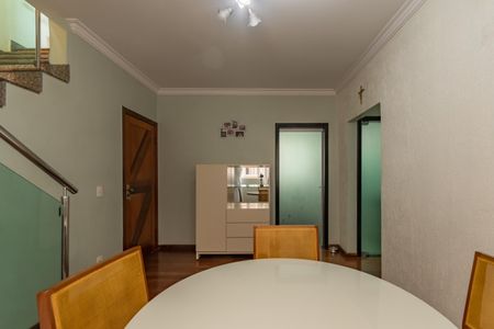 Apartamento à venda com 200m², 4 quartos e 2 vagas Apartamento à venda com 200m², 4 quartos e 2 vagasSala