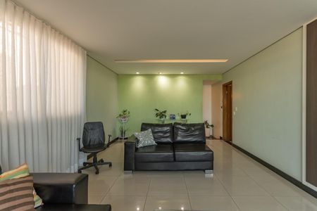 Apartamento à venda com 200m², 4 quartos e 2 vagas Apartamento à venda com 200m², 4 quartos e 2 vagasSala