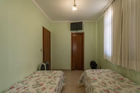 Apartamento à venda com 200m², 4 quartos e 2 vagas Apartamento à venda com 200m², 4 quartos e 2 vagasSuíte 2