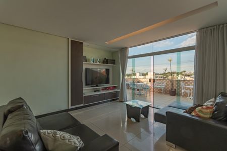 Apartamento à venda com 200m², 4 quartos e 2 vagas Apartamento à venda com 200m², 4 quartos e 2 vagasSala