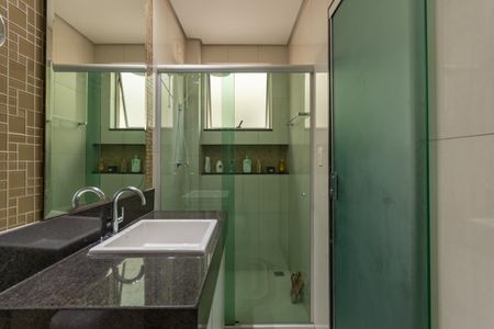 Apartamento à venda com 200m², 4 quartos e 2 vagas Apartamento à venda com 200m², 4 quartos e 2 vagasBanheiro Suíte 1