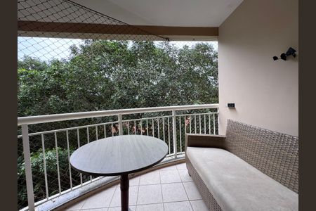 Apartamento à venda com 84m², 3 quartos e 1 vaga Apartamento à venda com 84m², 3 quartos e 1 vagaVaranda