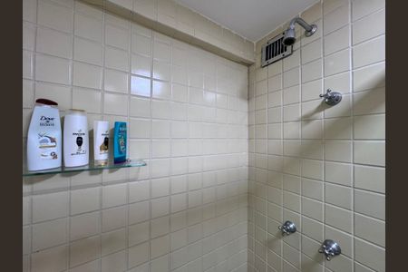 Apartamento à venda com 84m², 3 quartos e 1 vaga Apartamento à venda com 84m², 3 quartos e 1 vagaBanheiro Social