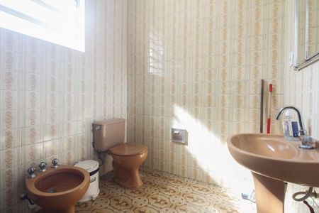 Casa à venda com 130m², 2 quartos e sem vaga Casa à venda com 130m², 2 quartos e sem vagaCasa 01 - Banheiro