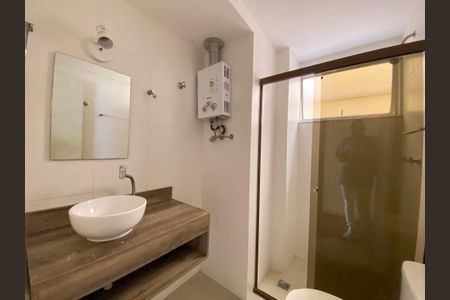 Apartamento à venda com 101m², 4 quartos e 1 vaga Apartamento à venda com 101m², 4 quartos e 1 vagaBanheiro Social