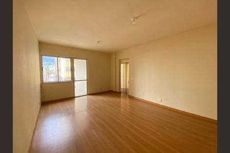 Apartamento à venda com 101m², 4 quartos e 1 vaga Apartamento à venda com 101m², 4 quartos e 1 vagaSala