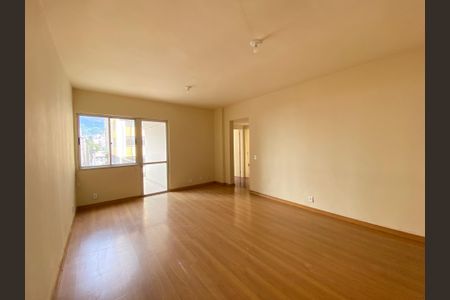 Apartamento à venda com 101m², 4 quartos e 1 vaga Apartamento à venda com 101m², 4 quartos e 1 vagaSala