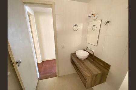 Apartamento à venda com 101m², 4 quartos e 1 vaga Apartamento à venda com 101m², 4 quartos e 1 vagaBanheiro Social