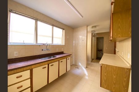 Apartamento à venda com 101m², 4 quartos e 1 vaga Apartamento à venda com 101m², 4 quartos e 1 vagaCozinha e Área de Serviço