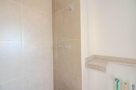 Apartamento à venda com 64m², 2 quartos e 1 vaga Apartamento à venda com 64m², 2 quartos e 1 vagaBanheiro Social
