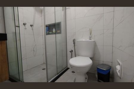 Casa à venda com 294m², 4 quartos e 4 vagas Casa à venda com 294m², 4 quartos e 4 vagasCasa 1: Banheiro 2