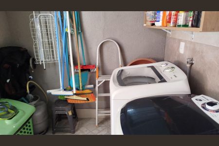 Casa à venda com 294m², 4 quartos e 4 vagas Casa à venda com 294m², 4 quartos e 4 vagasCasa 1: Área de serviço